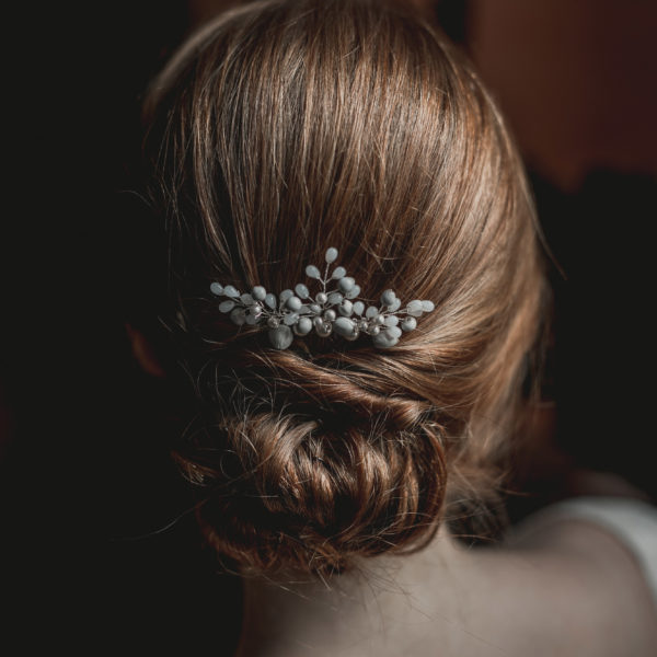 peigne de mariage avec des perles et graines